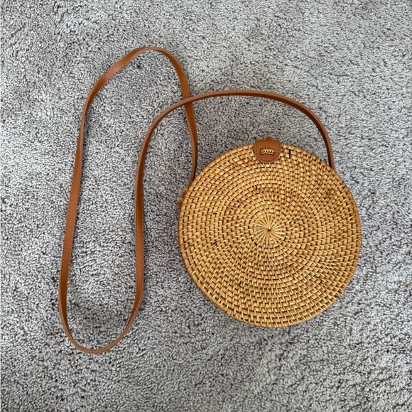 Handwoven round rattan bag with a brown leather crossbody strap boho hippy - Picture 1 of 4